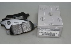 КОЛОДКИ ДИСКОВЫЕ для NISSAN NP300 NAVARA (D40) 3.0 dCi 4WD 2010-, код двигателя V9X, V см3 2993, кВт 170, л.с. 231, Дизель, NISSAN 44060EB325